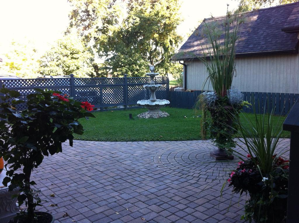 Point Pelee Lakeshore B&B Leamington Exterior photo